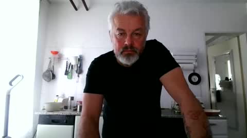 Snapshot of berg_boy chatting on 11/29/25, 08:28 Martin online show from 11/29/25, 08:28