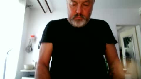 Snapshot of berg_boy chatting on 11/30/25, 09:13 Martin online show from 11/30/25, 09:13