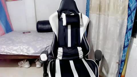 Bergon77 online show from 02/25/25, 03:42