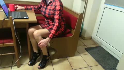 Bernadetanylon online show from 10/31/25, 06:25