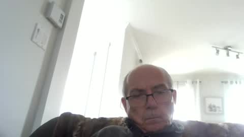 Snapshot of bernard1102 chatting on 05/06/26, 06:57 bernard1102 online show from 05/06/26, 06:57