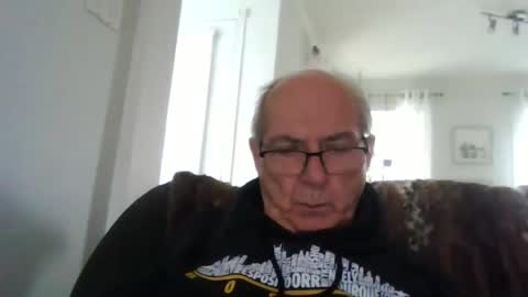 Snapshot of bernard1102 chatting on 05/19/26, 12:44 bernard1102 online show from 05/19/26, 12:44