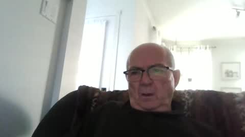 Snapshot of bernard1102 chatting on 05/20/26, 11:00 bernard1102 online show from 05/20/26, 11:00