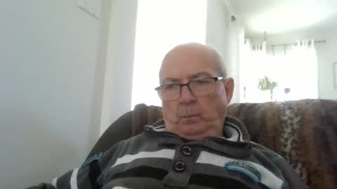Snapshot of bernard1102 chatting on 05/22/26, 02:22 bernard1102 online show from 05/22/26, 02:22