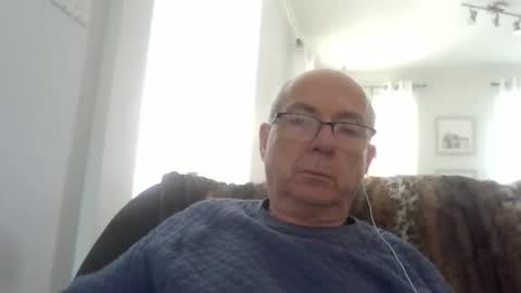 Snapshot of bernard1102 chatting on 06/04/26, 04:02 bernard1102 online show from 06/04/26, 04:02
