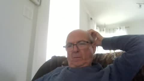 Snapshot of bernard1102 chatting on 06/05/26, 02:12 bernard1102 online show from 06/05/26, 02:12