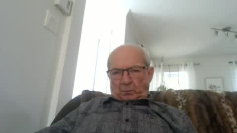 Snapshot of bernard1102 chatting on 06/17/26, 01:34 bernard1102 online show from 06/17/26, 01:34
