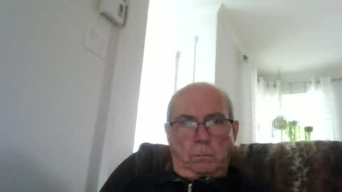 bernard1102 online show from 06/18/26, 07:51