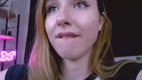 Snapshot of bernardaboons chatting on 03/01/25, 04:22 bernardaboons online show from 03/01/25, 04:22