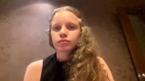 Sophia online show from 10/11/25, 02:04