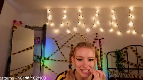 Snapshot of berrryjelly chatting on 05/31/26, 01:07 Hi Im NikaComing back online on Monday 3 online show from 05/31/26, 01:07