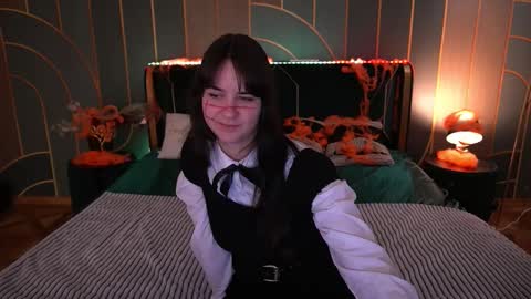 Violette online show from 10/23/25, 07:56