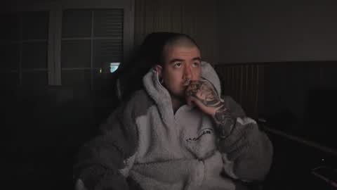 Snapshot of berto3389 chatting on 11/30/25, 01:42 berto3389 online show from 11/30/25, 01:42