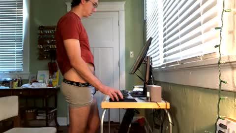 Snapshot of best_triam chatting on 09/29/25, 09:08 best_triam online show from 09/29/25, 09:08