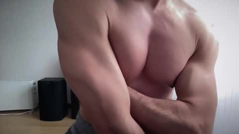 Snapshot of bestdick1991 chatting on 05/15/26, 01:51 BEST online show from 05/15/26, 01:51