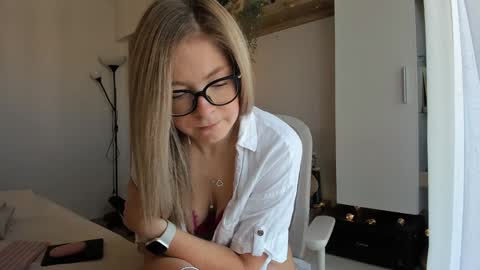 Vicky   online show from 09/23/25, 06:27