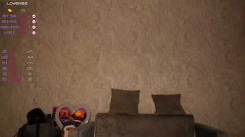 Snapshot of bestie_baby chatting on 09/20/25, 03:29 Emely online show from 09/20/25, 03:29