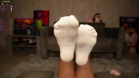 Snapshot of bestie_baby chatting on 10/27/25, 03:21 Emely online show from 10/27/25, 03:21