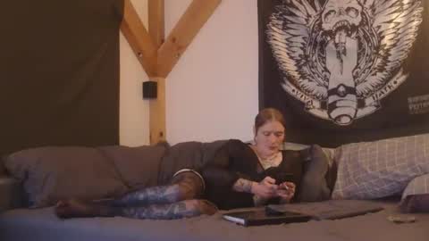 Snapshot of betsybradcock chatting on 11/13/25, 12:20 Betsy online show from 11/13/25, 12:20