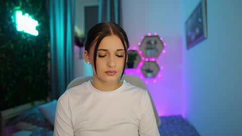 Snapshot of betty_greyy chatting on 09/18/25, 06:21 Betty Grey online show from 09/18/25, 06:21