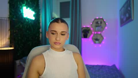 Snapshot of betty_greyy chatting on 09/20/25, 06:31 Betty Grey online show from 09/20/25, 06:31