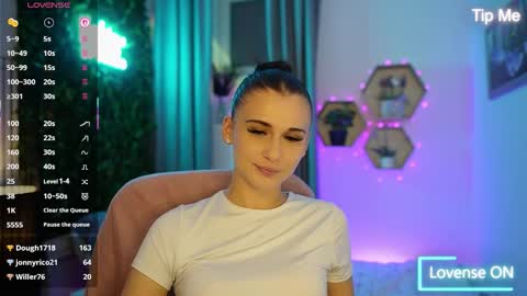 Snapshot of betty_greyy chatting on 10/17/25, 08:11 Betty Grey online show from 10/17/25, 08:11