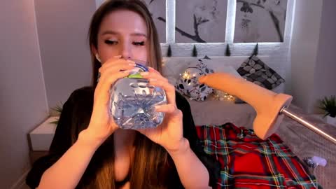 Snapshot of bettyrouse chatting on 01/05/25, 03:43 Betty online show from 01/05/25, 03:43