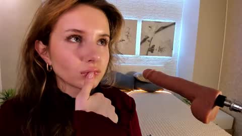 Snapshot of bettyrouse chatting on 11/23/25, 08:19 Betty online show from 11/23/25, 08:19