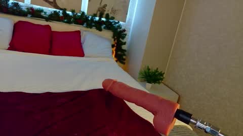 Snapshot of bettyrouse chatting on 12/15/25, 08:35 Betty online show from 12/15/25, 08:35