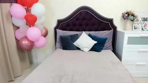 Snapshot of bettyurbane chatting on 02/18/25, 04:26 Mila Sweet online show from 02/18/25, 04:26