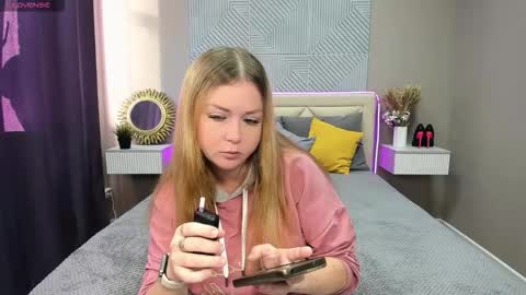 Snapshot of bettyurbane chatting on 09/17/25, 04:47 Mila Sweet online show from 09/17/25, 04:47