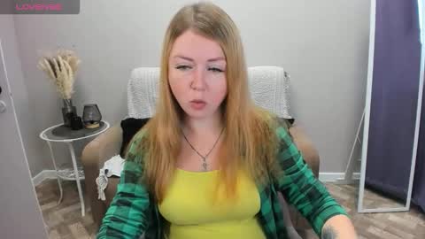 Snapshot of bettyurbane chatting on 09/22/25, 04:47 Mila Sweet online show from 09/22/25, 04:47