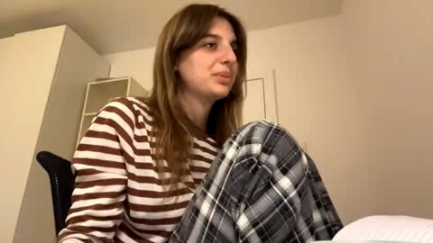 Snapshot of beulahweikert chatting on 05/09/26, 06:13 Lina online show from 05/09/26, 06:13