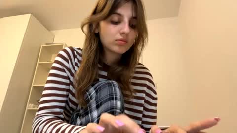 Snapshot of beulahweikert chatting on 05/12/26, 05:43 Lina online show from 05/12/26, 05:43