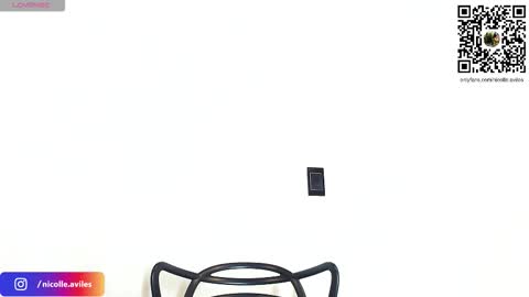 Nicolle Aviles online show from 11/22/25, 05:06