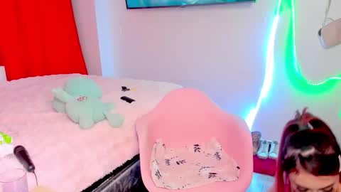 Snapshot of beverly_larson1 chatting on 10/23/25, 11:35 danni online show from 10/23/25, 11:35