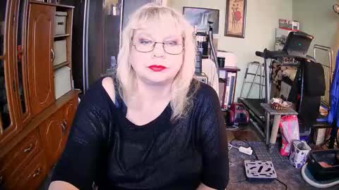Snapshot of beverlyqcynia chatting on 09/28/25, 11:48 BeverlyQCynia online show from 09/28/25, 11:48