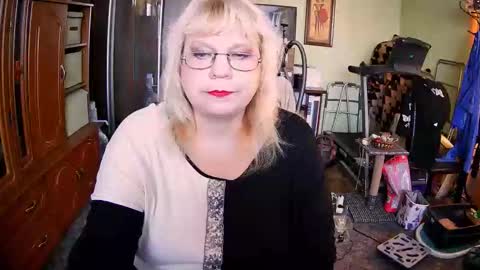 Snapshot of beverlyqcynia chatting on 10/04/25, 11:08 BeverlyQCynia online show from 10/04/25, 11:08