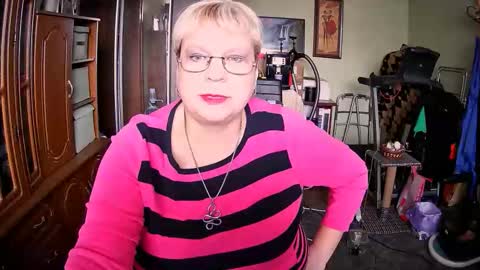 Snapshot of beverlyqcynia chatting on 10/20/25, 11:32 BeverlyQCynia online show from 10/20/25, 11:32