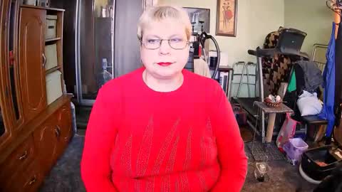 BeverlyQCynia online show from 10/24/25, 10:44