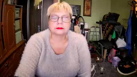 BeverlyQCynia online show from 10/25/25, 10:56