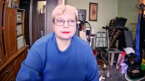 BeverlyQCynia online show from 11/01/25, 12:18