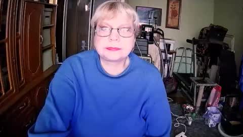 BeverlyQCynia online show from 11/21/25, 01:43