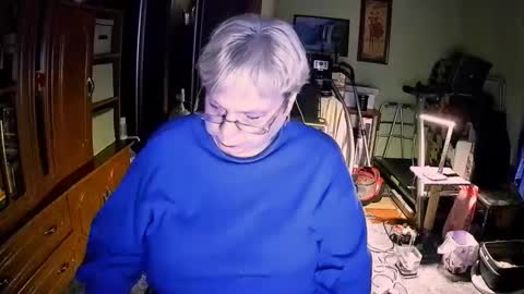 BeverlyQCynia online show from 11/22/25, 02:27