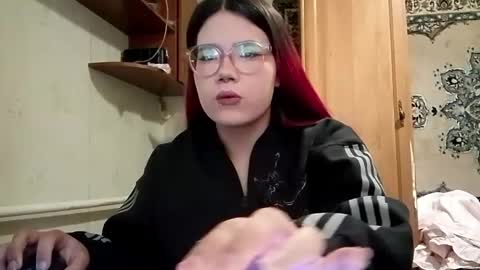 Mia online show from 04/23/26, 12:29