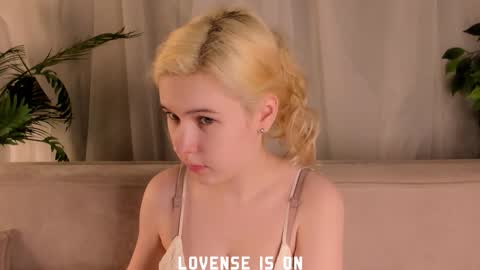 Eliz online show from 11/08/25, 01:06