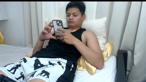 bhillrhey121103 online show from 04/24/26, 06:38