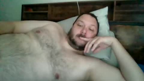 Snapshot of bhines5791 chatting on 12/15/25, 05:28 hines5791 online show from 12/15/25, 05:28