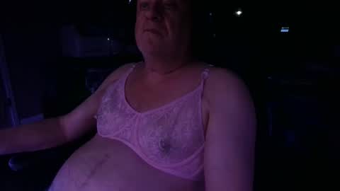 Snapshot of bi_chubby_sub61 chatting on 04/19/26, 04:01 Redmoon online show from 04/19/26, 04:01