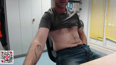 My name is David and if you like public exhibitions you wont be disappointed with me LoL - My favorite vibes is 44  online show from 01/11/25, 03:52